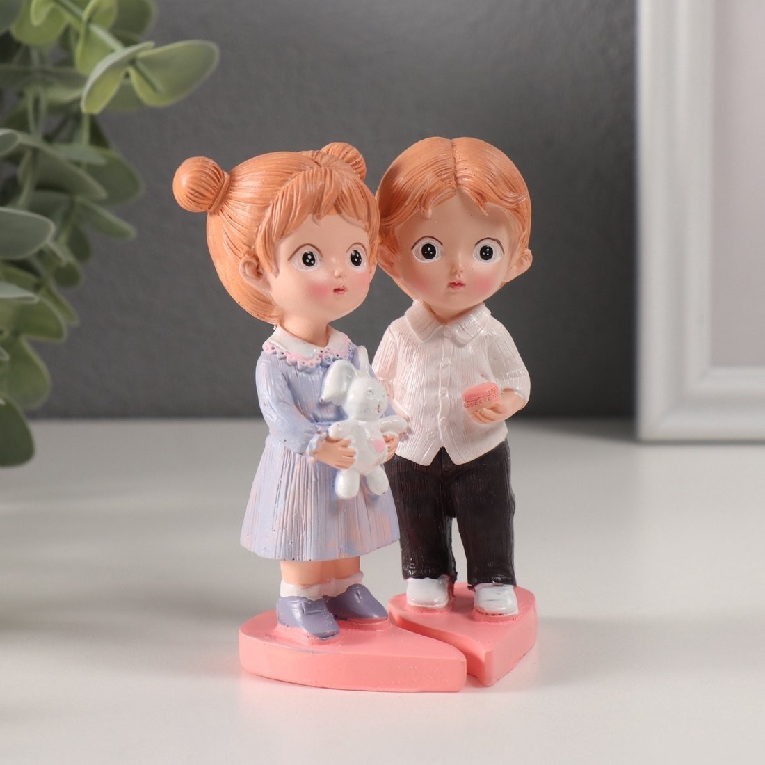 Набор статуэток Sima-Land Парочка с зайком и шкатулкой 10687388 (2шт)