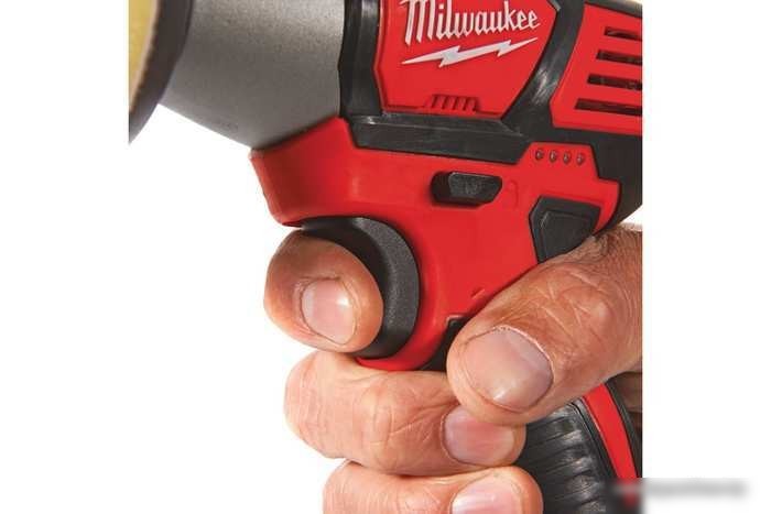 Полировальная машина Milwaukee M12 BPS-0 4933447791 (без АКБ)