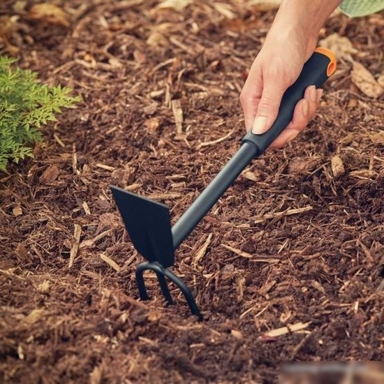 Тяпка Fiskars Ergo 1027030