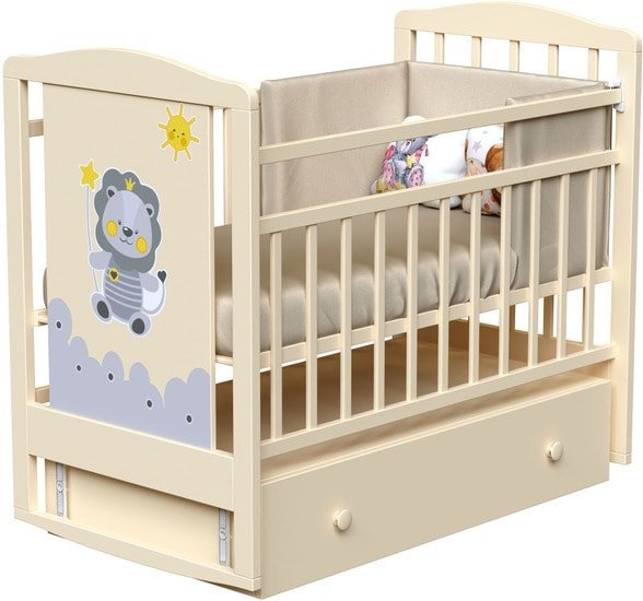 Классическая детская кроватка VDK Happy Lion маятник и ящик (слоновая кость)