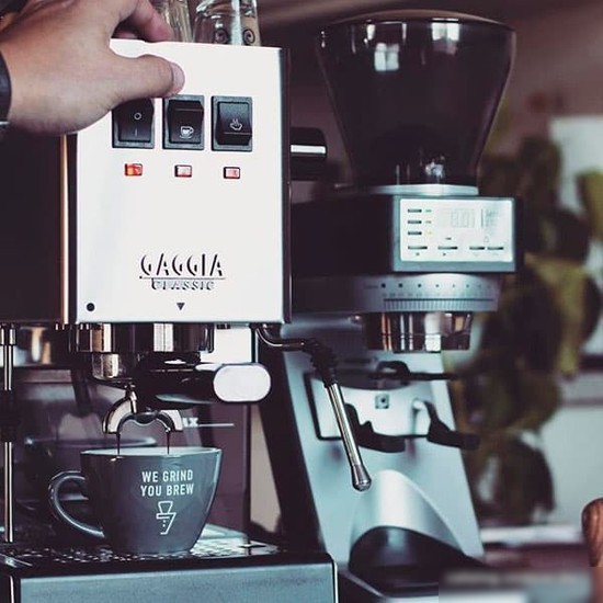 Рожковая помповая кофеварка Gaggia Classic Evo Inox 9481/11