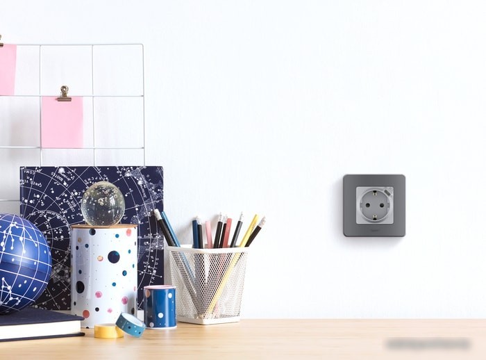 Розетка Legrand Inspiria 673772