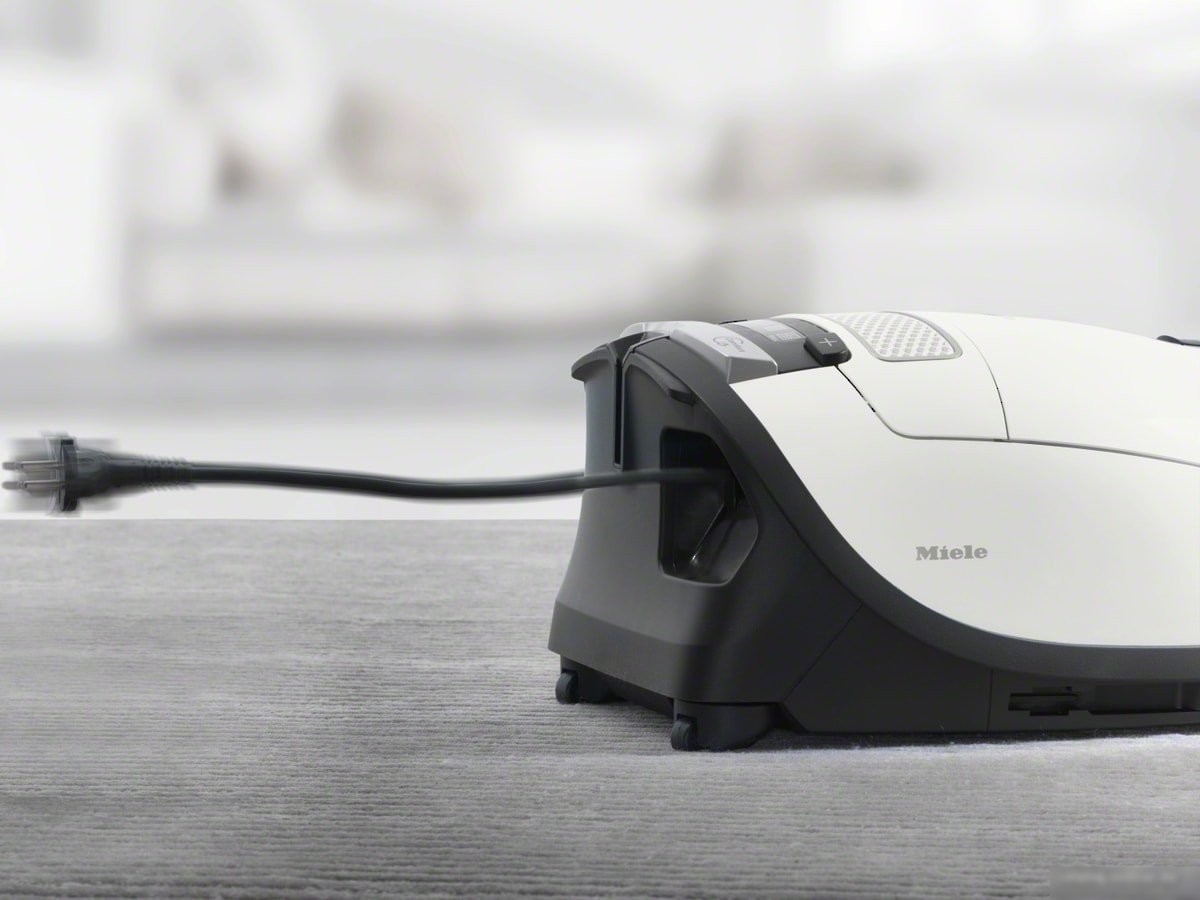 Пылесос Miele Complete C3 Allergy PowerLine SGFF4 (белый лотос)