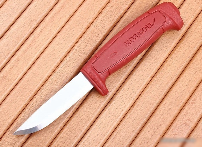 Туристический нож Morakniv Basic (бордовый)