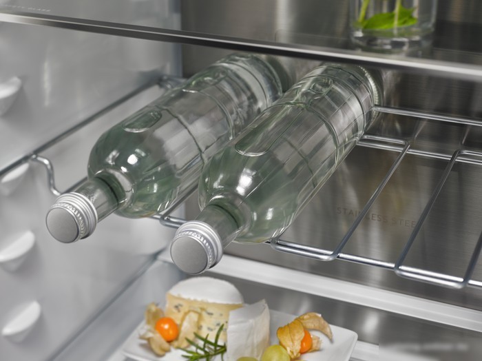 Холодильник Electrolux ENC8MD19S