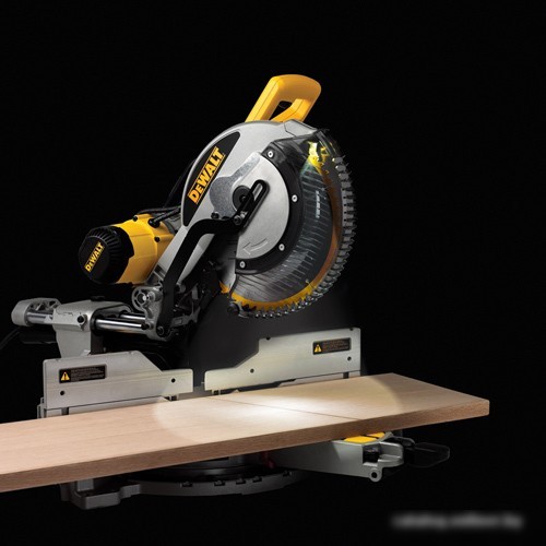 Дисковая пила DeWalt DWS780