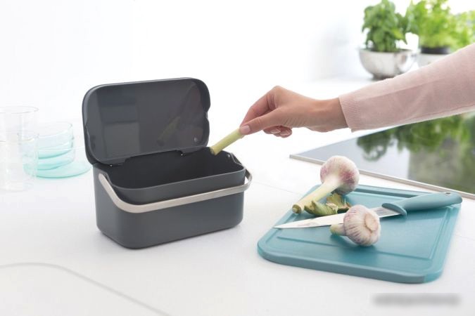 Контейнер для пищевых отходов Brabantia Caddy 1.8 л (темно-серый)