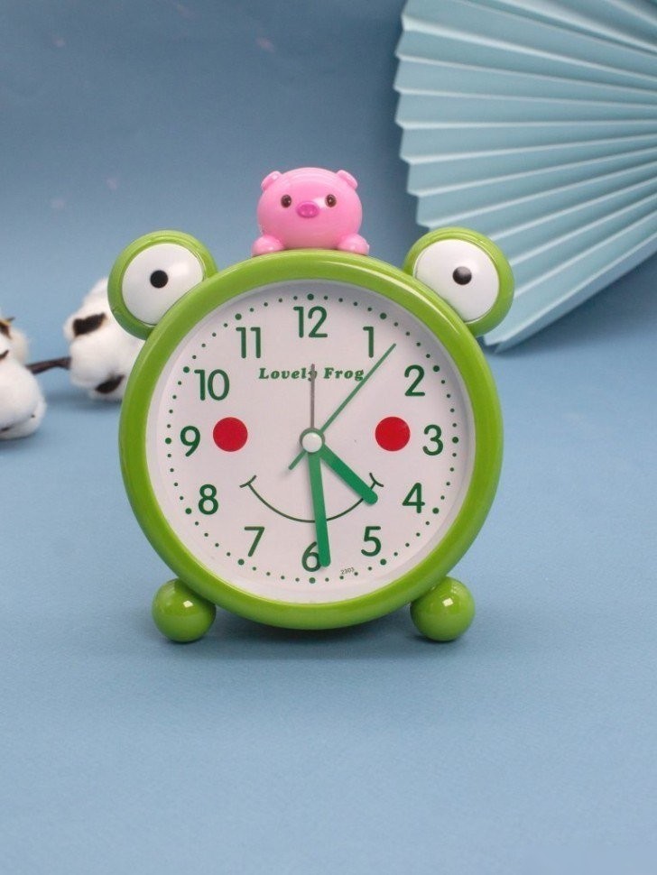 Настольные часы ILikeGift Lovely frog with piglet 100P-2303-01 (зеленый)