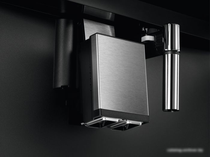 Кофемашина Electrolux EBC85X