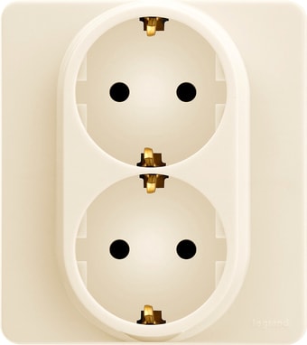 Розетка Legrand Inspiria 673751