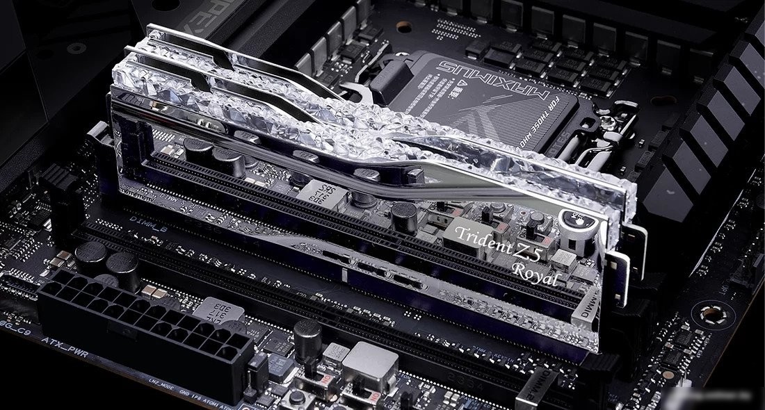 Оперативная память G.Skill Trident Z5 Royal 2x32ГБ DDR5 6800 МГц F5-6800J3445G32GX2-TR5S