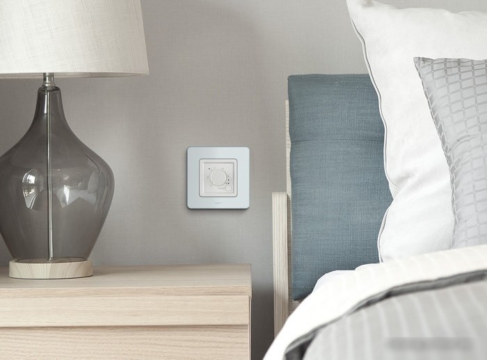 Терморегулятор Legrand Inspiria 673810 (белый)