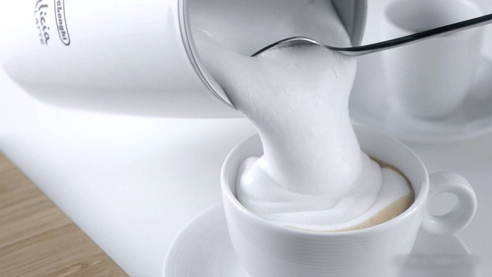 Автоматический вспениватель молока DeLonghi Alicia Черный [EMF2.BK]