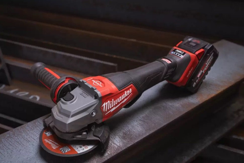 Угловая шлифмашина Milwaukee M18 FHSAGO125VXPDB2-802X 4933493420 (с 2-мя АКБ, кейс)