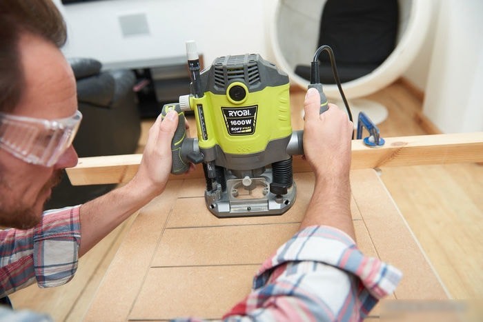 Вертикальный фрезер Ryobi RRT1600-K 5133004796