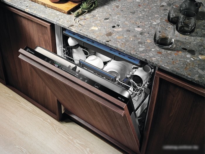 Встраиваемая посудомоечная машина Electrolux EES48200L