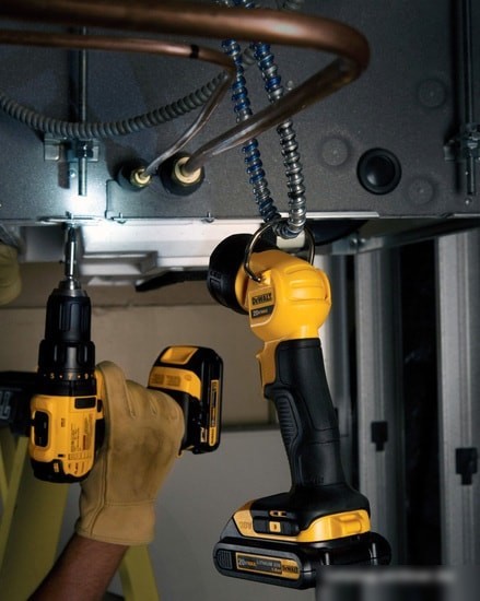 Фонарь DeWalt DCL040-XJ