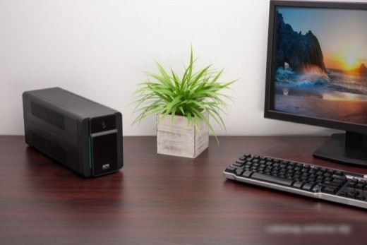 Источник бесперебойного питания APC Easy UPS BVX 700VA BVX700LI-GR