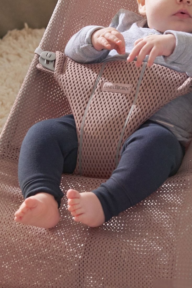 Шезлонг BabyBjorn Bliss Mesh 0061.08 (dusty pink)