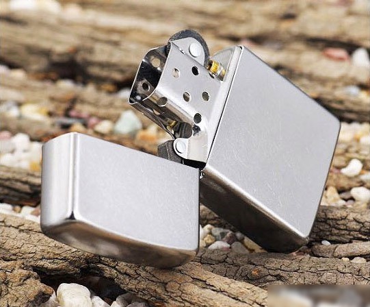 Зажигалка Zippo Classic 207 Street Chrome