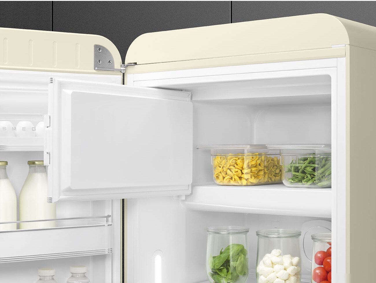 Однокамерный холодильник Smeg FAB28LCR6