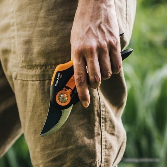Секатор Fiskars Solid P321 1057162