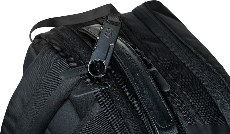 Дорожный рюкзак Victorinox Altmont Deluxe Travel Laptop 15 602155 (черный)
