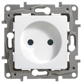 Розетка Legrand Etika 672234 (белый)
