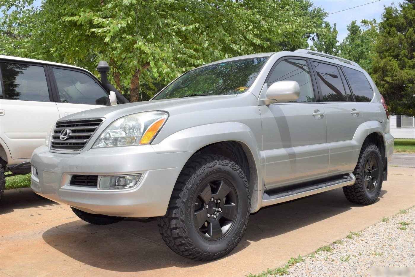 Всесезонные шины Kumho Road Venture MT51 245/70R16 118/115Q