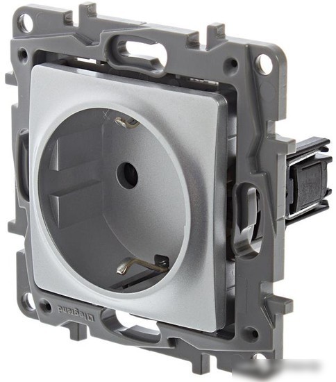 Розетка Legrand Etika 672421 (алюминий)
