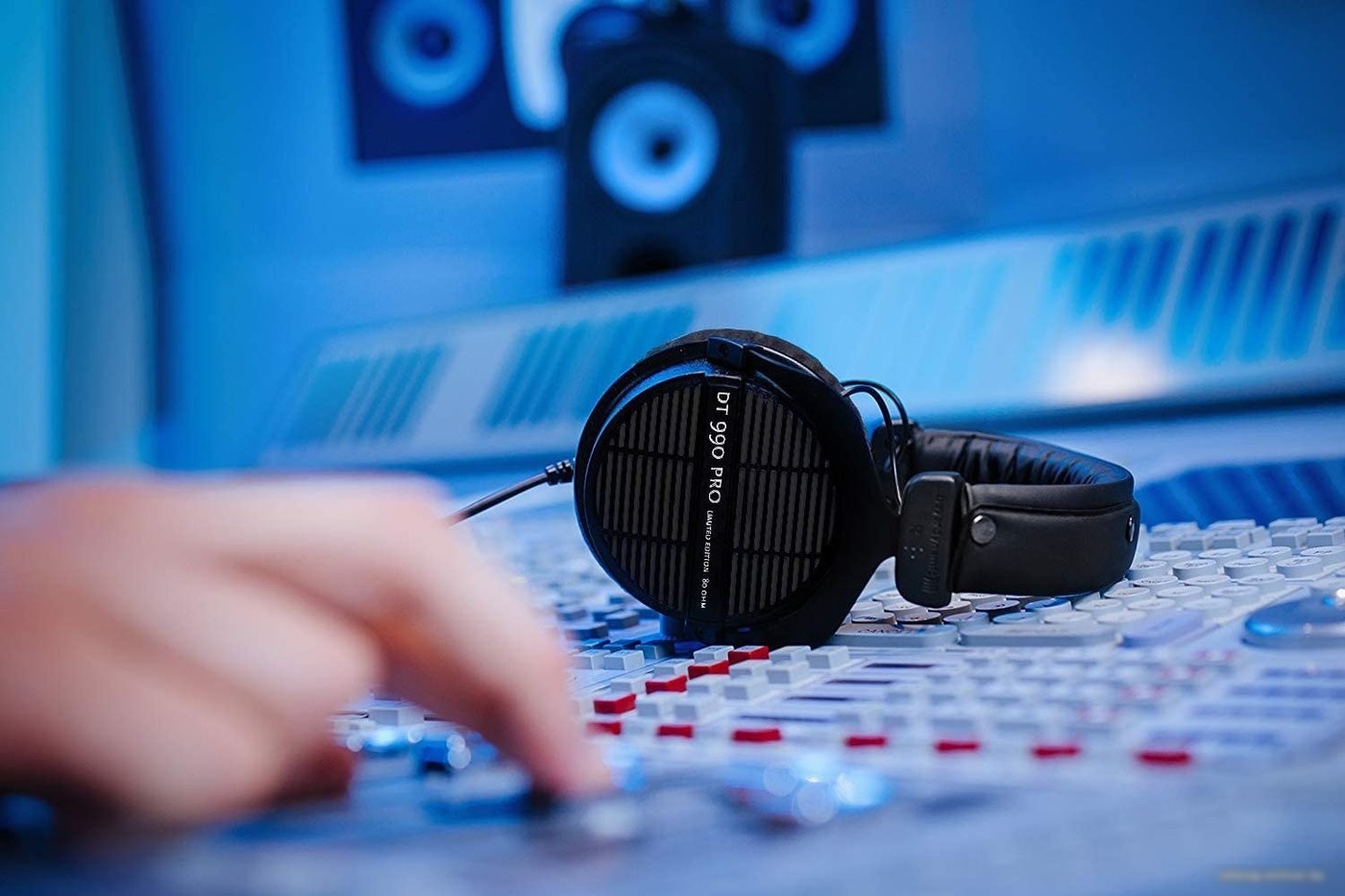 Наушники Beyerdynamic DT 990 Pro Limited Edition 80 Ohm