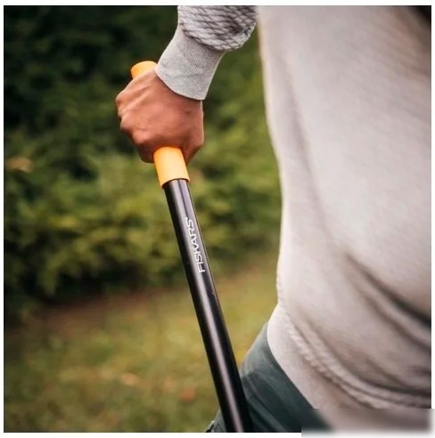 Лопата совковая Fiskars Solid 1066720