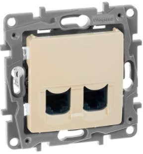 Розетка телефонная Legrand Etika 672354