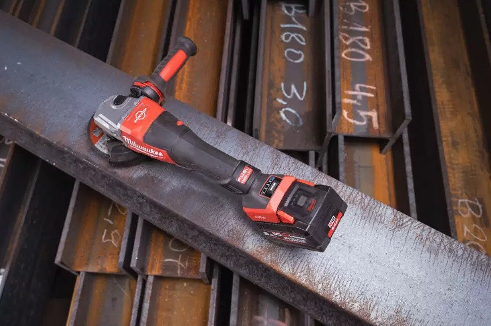 Угловая шлифмашина Milwaukee M18 FHSAGO125VXPDB2-802X 4933493420 (с 2-мя АКБ, кейс)