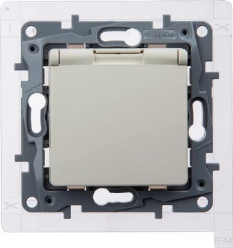 Розетка Legrand Etika 672326 (слоновая кость)
