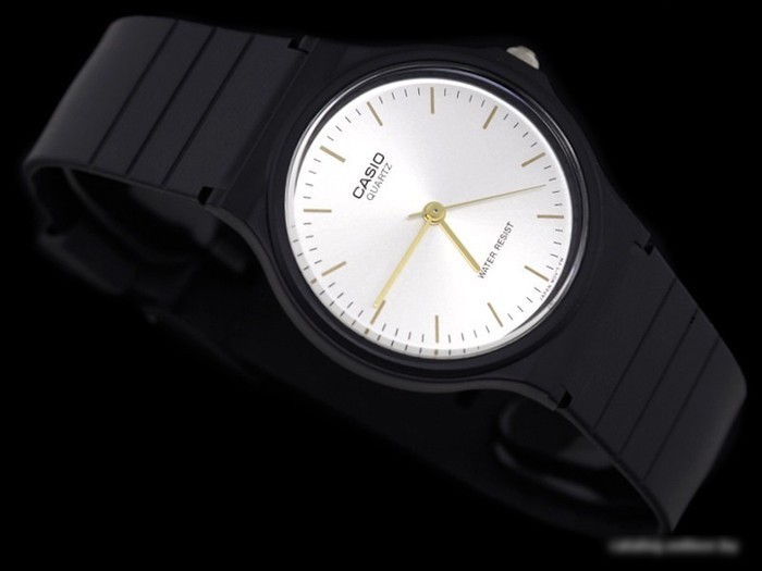 Наручные часы Casio MQ-24-7E2