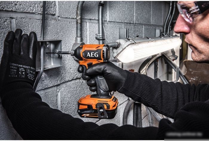 Винтоверт AEG Powertools BSS 18SBL2-0 4935480059 (без АКБ)