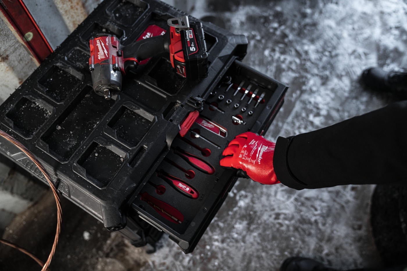 Нитриловые перчатки Milwaukee Fully Dip Cut Level 1/A 9/L 4932493220