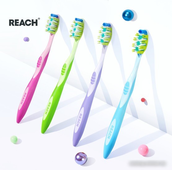 Зубная щетка Reach Dualeffect мягкая (в ассортименте)