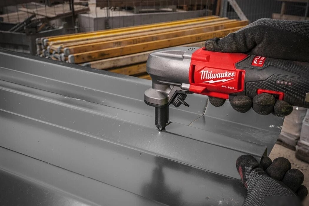 Высечные электрические ножницы Milwaukee M12 FNB16-402X 4933479619 (с 2-мя АКБ, кейс)