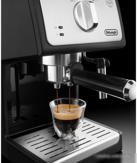 Рожковая помповая кофеварка DeLonghi Active Line ECP 33.21.BK