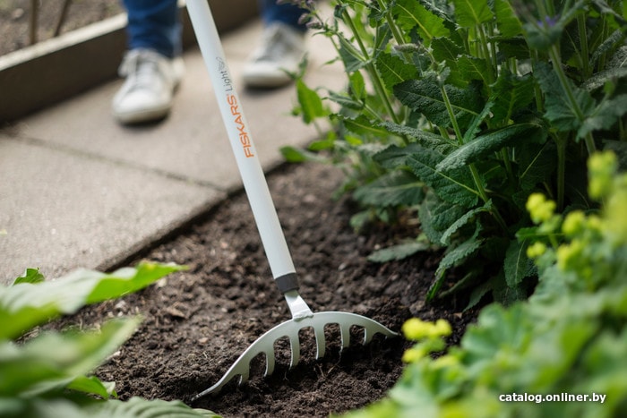 Грабли зубчатые Fiskars Light 1019608