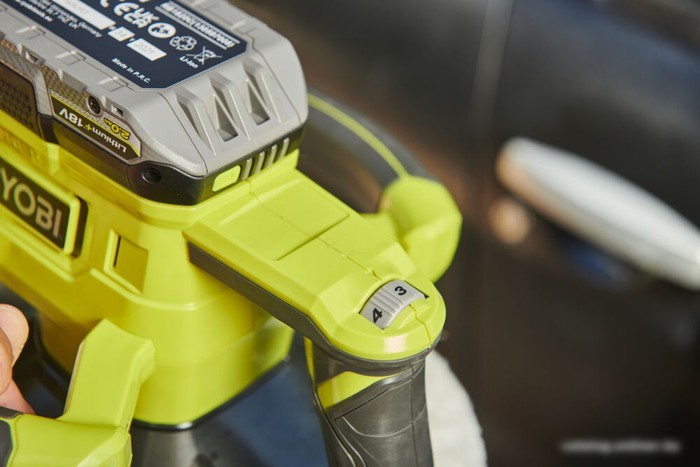 Полировальная машина Ryobi RBP18250-0 5133005541 (без АКБ)