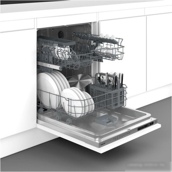 Встраиваемая посудомоечная машина Hotpoint-Ariston HI 4C66