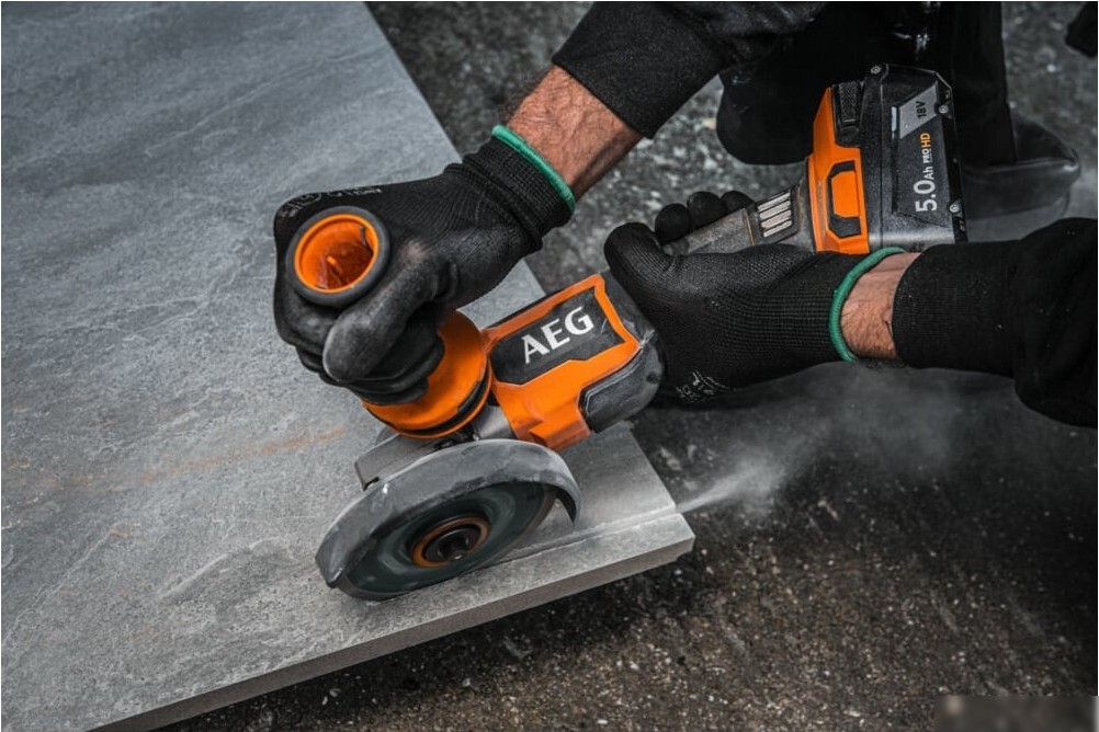 Угловая шлифмашина AEG Powertools BEWS18-115BLPX2-0 4935480856 (без АКБ)